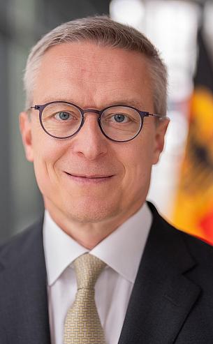 Dr․ Karsten Wildberger